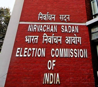 शामली में मतदाताओं ने सूची में नाम, उम्र और पते की जांच की, नए मतदाता फार्म-6 भरकर पंजीकरण कराए