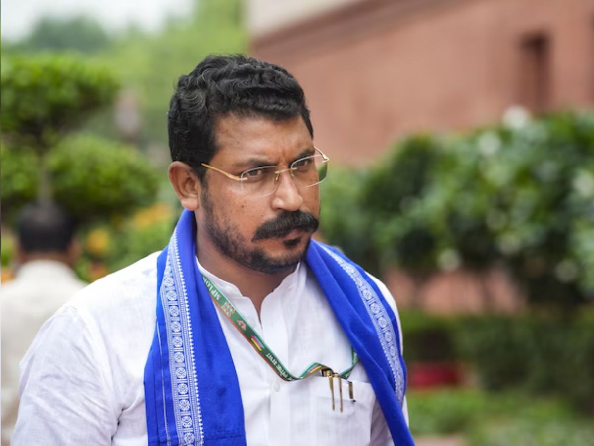 सांसद चंद्रशेखर आजाद का फेसबुक लाइव: पुलिस पर लगाए गंभीर आरोप, पीड़ित लड़की को लेकर जताया बड़ा डर