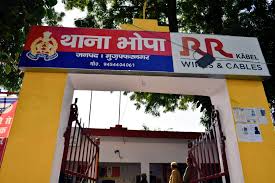 मुजफ्फरनगर के भोपा में दबंगों का तांडव, चाऊमीन विक्रेता के साथ मारपीट, बचाने आए युवक को घसीटा, वीडियो वायरल