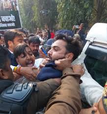 वाराणसी में 'मनरेगा बचाओ' मार्च पर बवाल: NSUI ने यूपी पुलिस पर लगाया लाठीचार्ज का आरोप; कई कार्यकर्ता हिरासत में