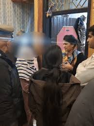 हाई-प्रोफाइल सेक्स रैकेट का भंडाफोड़: काशी में 5 मंजिला मकान में चल रहा था देह व्यापार, पति फरार, पत्नी हिरासत में