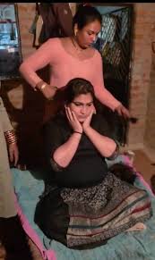 यूपी की पूर्व मंत्री सोनम किन्नर के साथ मारपीट, दबंगों ने काटे बाल..मचा हड़कंप