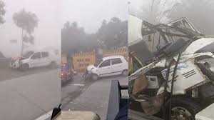 दिल्ली-लखनऊ राजमार्ग पर कोहरे के बीच डेढ़ दर्जन वाहन आपस में भिड़े,10 घायल