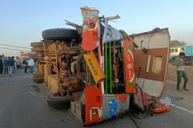 नासिक में बस, ट्रक की टक्कर में चार की मौत, 20 घायल