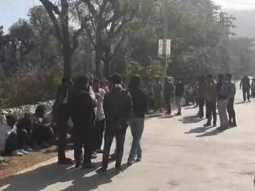 दिनदहाड़े युवक की हत्या, स्कॉर्पियो सवार हमलावरों ने चौराहे पर तलवार से किया हमला