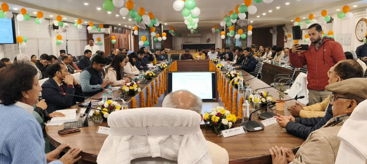 मेरठ: मंत्री धर्मपाल सिंह ने विकास कार्य, बजट और कानून व्यवस्था की समीक्षा की, गांवों और पर्यटन पर विशेष जोर