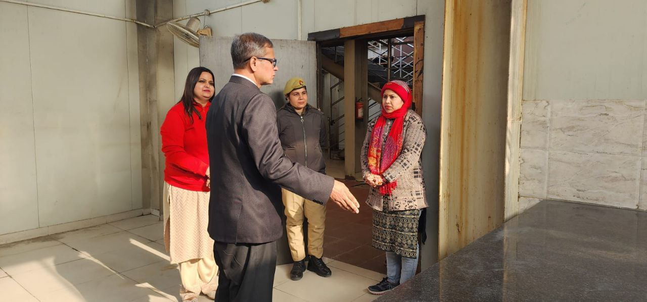 मेरठ: अपर जिला न्यायाधीश रमेश कुशवाहा ने वन स्टॉप सेंटर, मेडिकल का औचक निरीक्षण किया