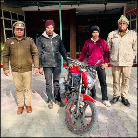 मेरठ: ब्रह्मपुरी पुलिस ने चोरी की बाइक के साथ दो शातिर अभियुक्त किए गिरफ्तार