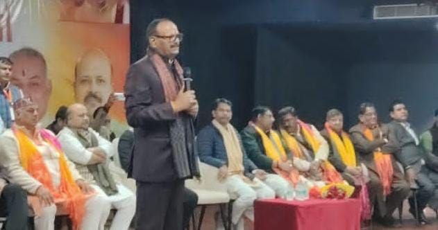 गाजियाबाद में बोले डिप्टी सीएम ब्रजेश पाठक...'ये भाजपा है जनाब! यहां मंच पर बैठने वाला ताली बजाने वालों में भी हो सकता है, पंक्ति में बैठा कल हमारी जगह ले सकता है'