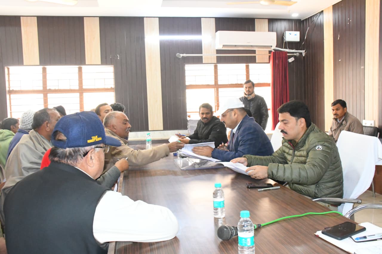 मेरठ में “सम्पूर्ण समाधान दिवस”: जिलाधिकारी और एसएसपी ने नागरिकों की समस्याओं का मौके पर ही किया निस्तारण