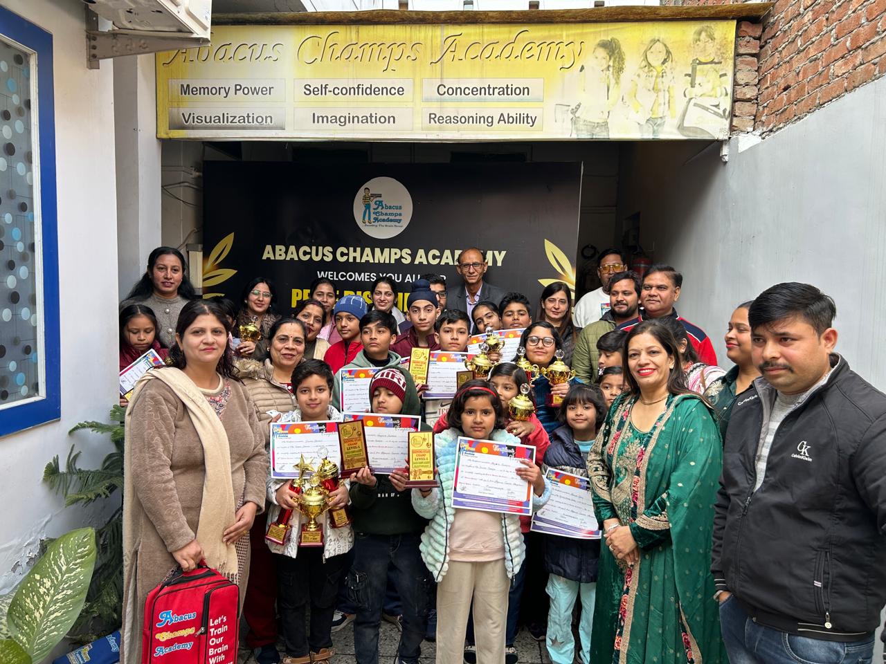 मुजफ्फरनगर के नन्हे गणितज्ञों का दिल्ली में जलवा: एबेकस नेशनल चैम्पियनशिप में अकैडमी के बच्चों ने रचा इतिहास