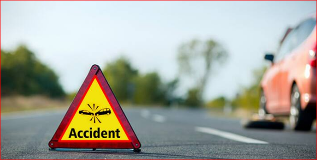 नोएडा भंगेल एलिवेटेड रोड पर भीषण हादसा: तेज रफ्तार जैगुआर डिवाइडर से टकराई, छात्रा की मौत