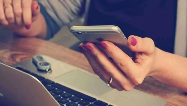 नोएडा में व्हाट्सएप शेयर मार्केट ठगी: 49 लाख रुपए का चूना