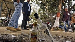 मेरठ: गाना बजाने के विवाद में युवक की ईंट से कूचकर हत्या, शव को सूखे पत्तों से जलाया