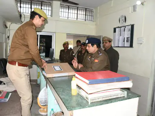 एक्शन मोड में एसएसपी: तितावी थाने और सीओ फुगाना कार्यालय का औचक निरीक्षण, लापरवाही पर दी चेतावनी