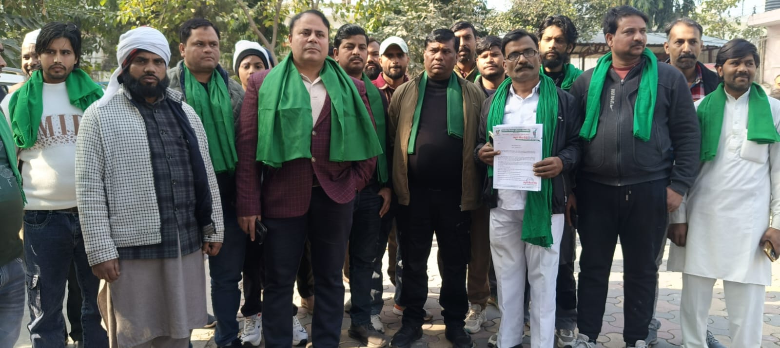 भाकियू लोकशक्ति का कलेक्ट्रेट पर हुंकार: खतौली में ओवरलोड गन्ना ट्रकों पर रोक की मांग; आंदोलन की दी चेतावनी