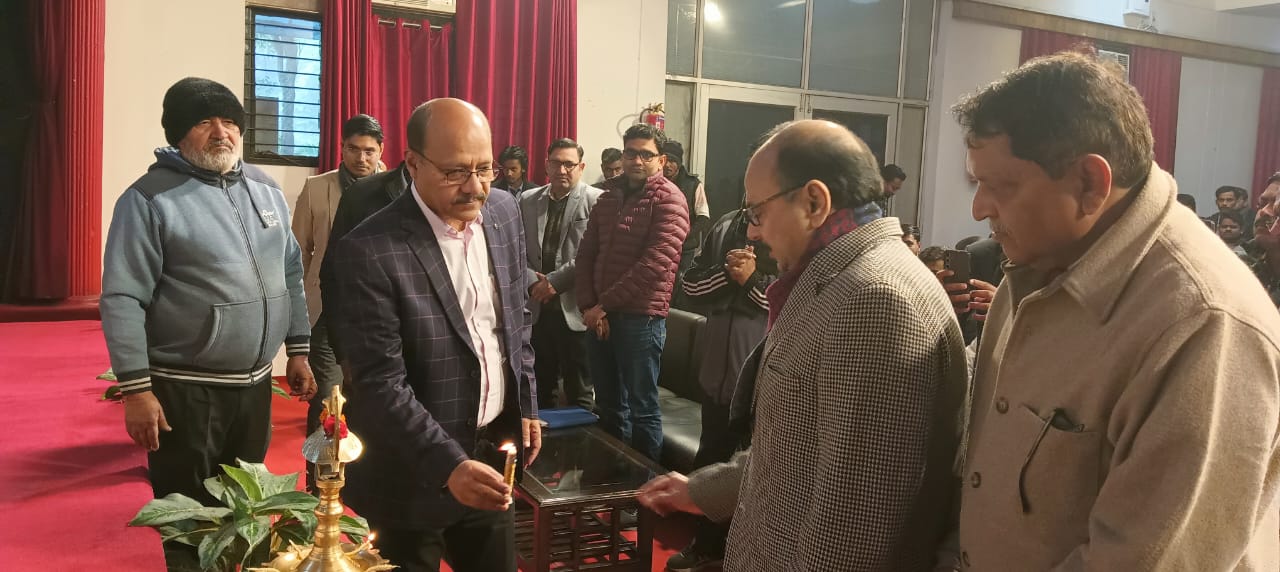 मुजफ्फरनगर में जिलाधिकारी ने 6 फरवरी तक चलने वाले मतदाता पंजीकरण कार्यक्रम का शुभारंभ किया 