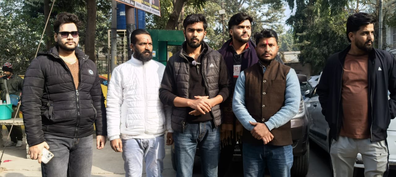 मुज़फ्फरनगर में बांग्लादेश झंडे के विरोध पर छात्र नेता को सिर कलम करने की धमकी, विदेशी नंबरों से आई कॉल से मचा हड़कंप