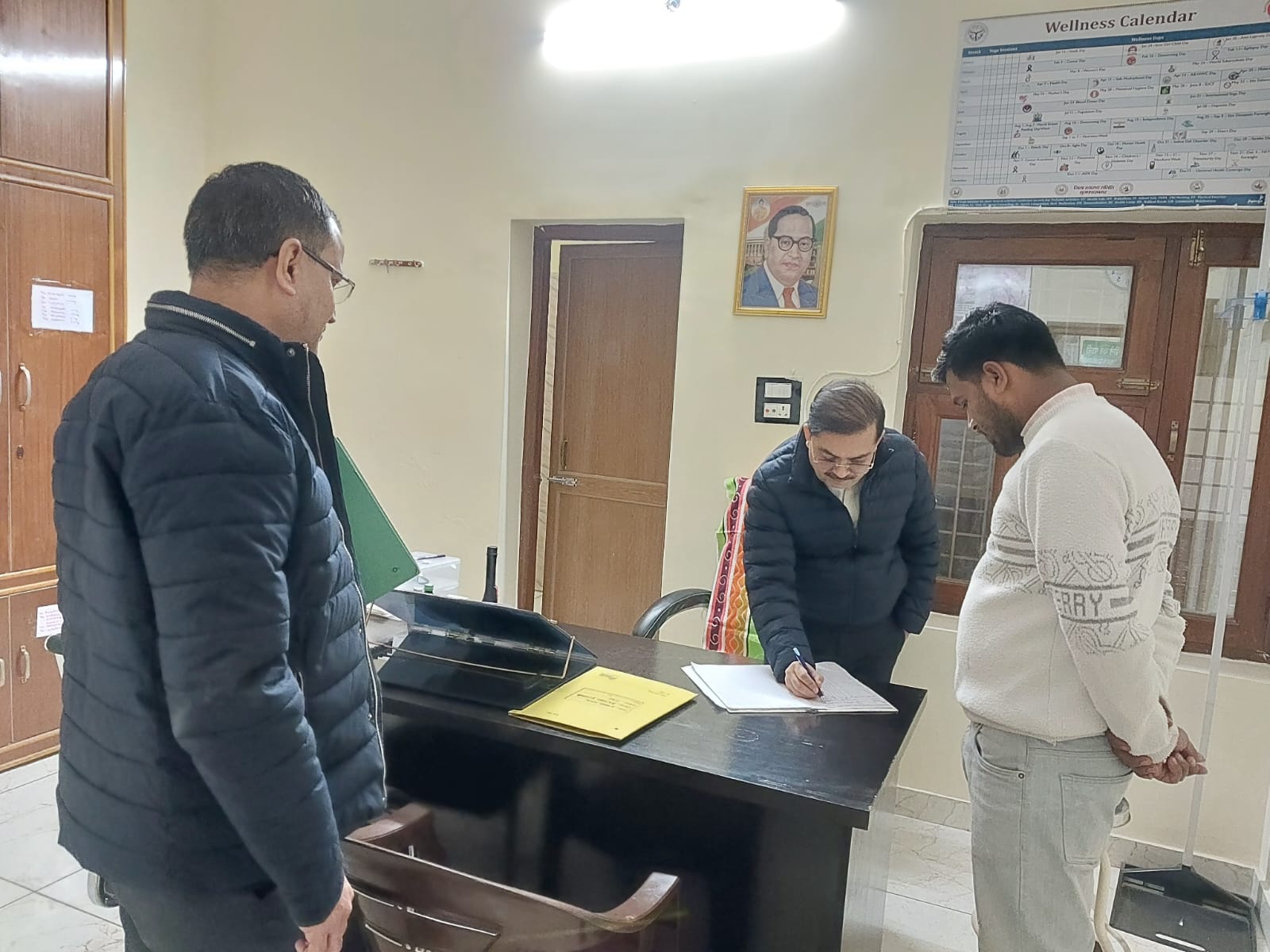 मुजफ्फरनगर में मुख्य चिकित्सा अधिकारी डॉ. सुनील तेवतिया द्वारा नगरीय आयुष्मान आरोग्य मंदिरों का निरीक्षण किया गया 