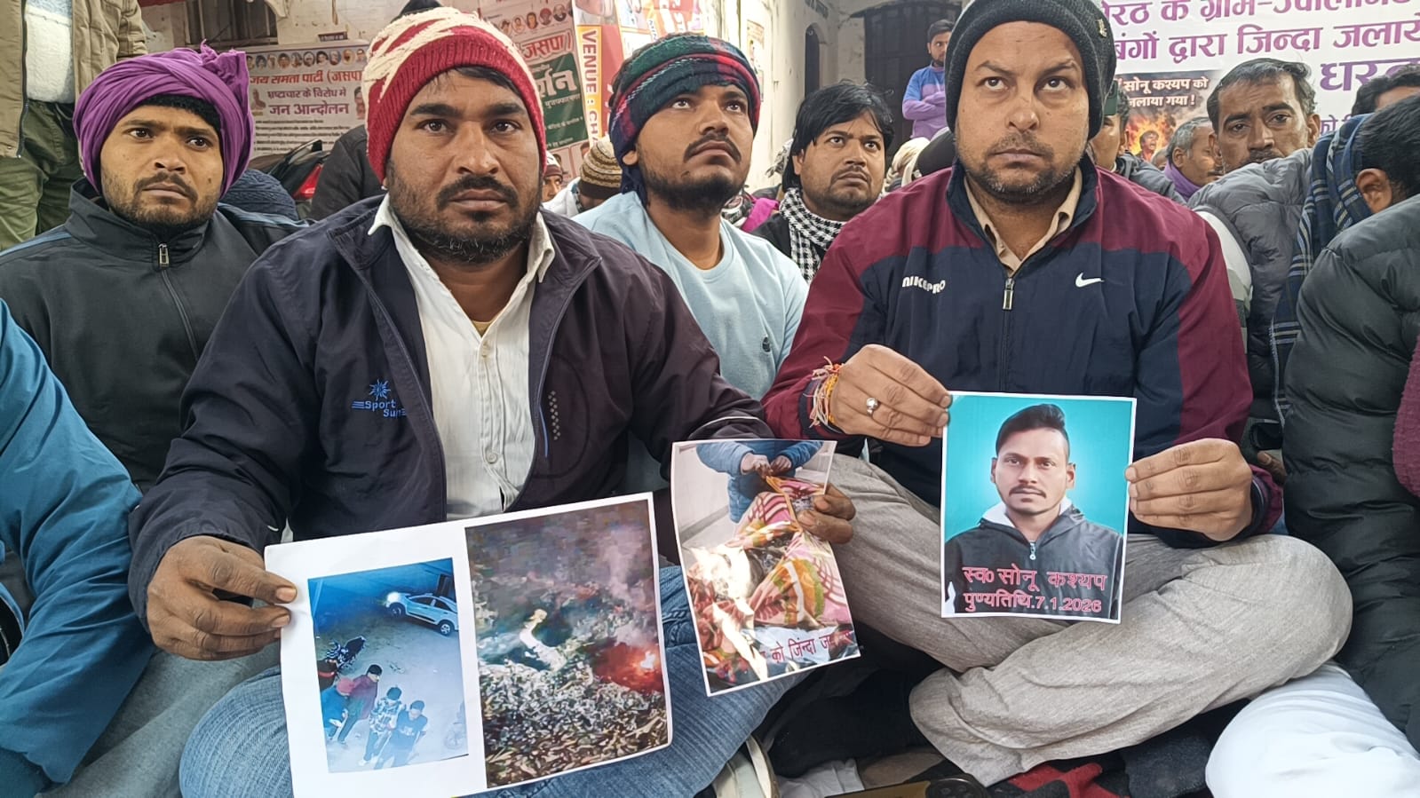 मेरठ में सोनू हत्याकांड: आरोपियों को फांसी देने की मांग, पीड़ित परिवार कलेक्ट्रेट पर धरने पर बैठा