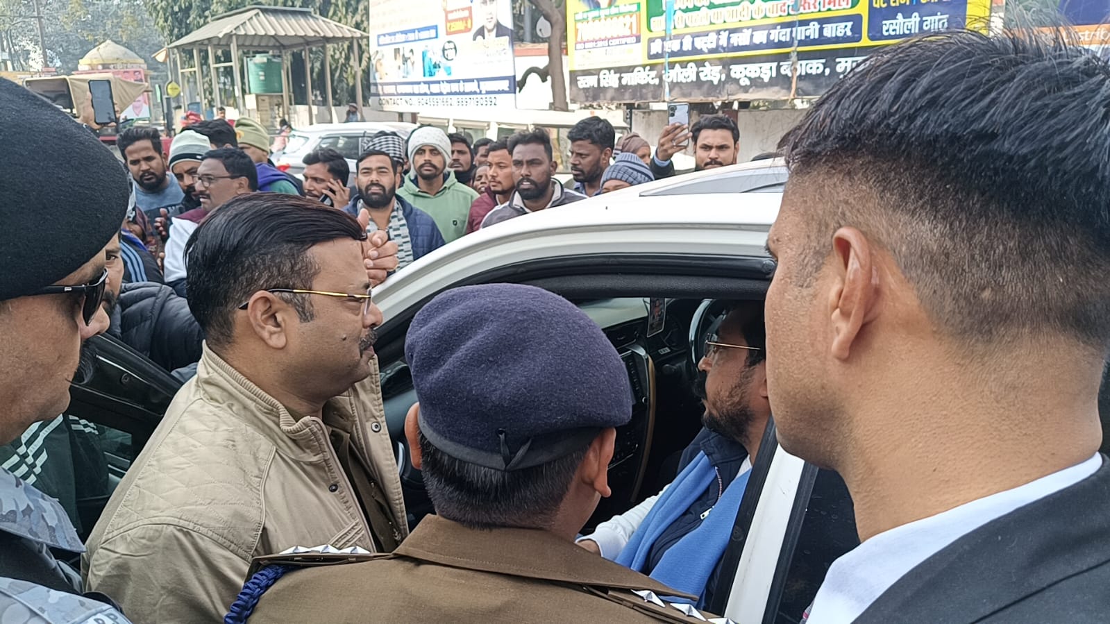 चंद्रशेखर आजाद को मेरठ जाने से रोका, बोले– गोली मार दो; VIDEO कॉल पर दलित बेटी बोली– मेरे भाई को जिंदा जलाया गया