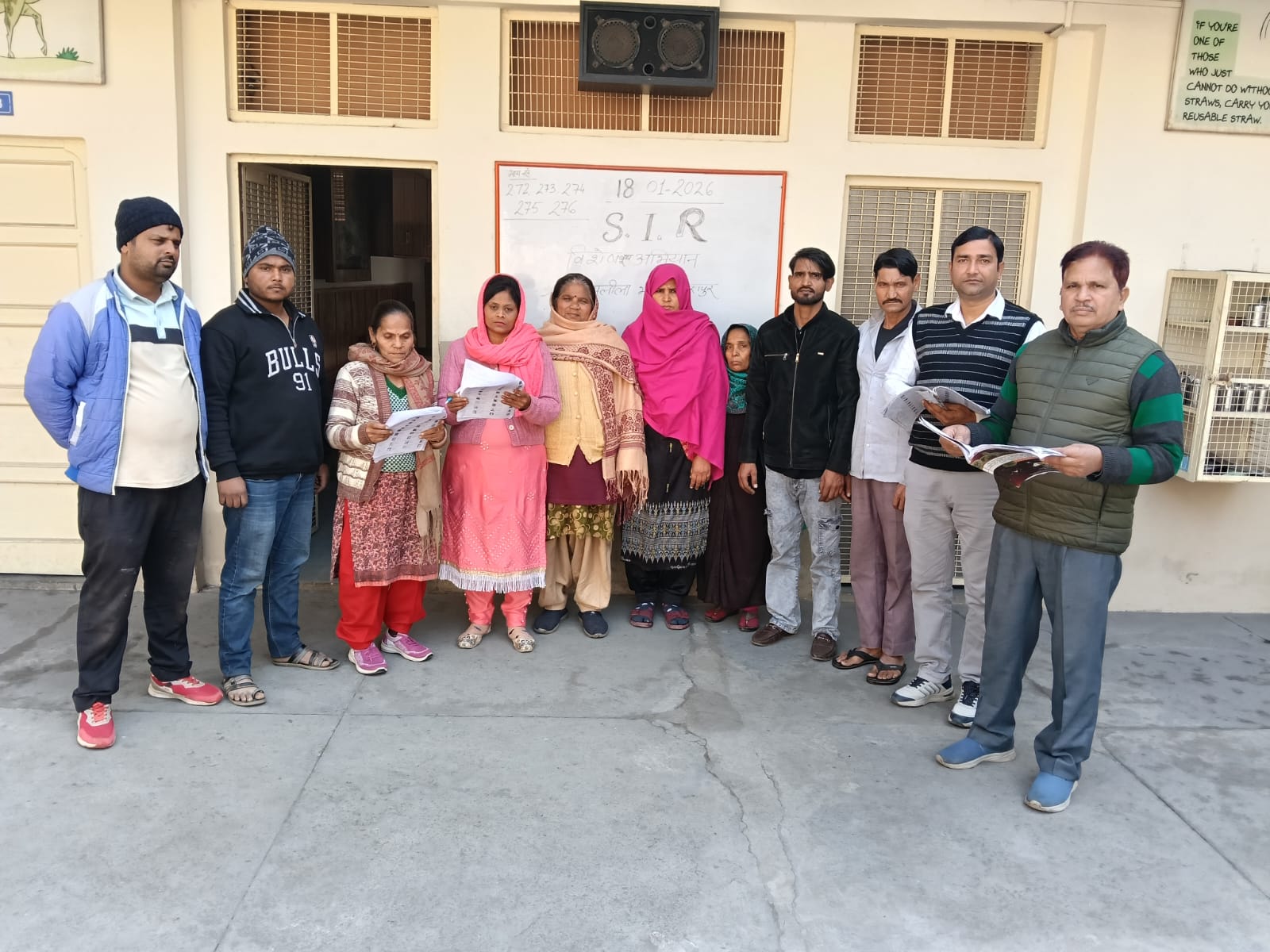 मीरापुर में विशेष पुनरीक्षण अभियान: BLO ने मतदान केंद्रों पर पढ़कर सुनाई मतदाता सूची, नए वोट बनाने पर दिया जोर