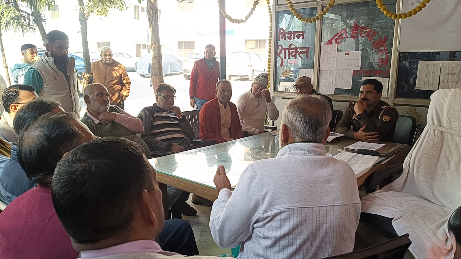 मुजफ्फरनगर: गऊशाला मोहल्ले में 'लैंड जिहाद' पर संग्राम, मकान के बाहर हनुमान चालीसा का पाठ, विदेशी फंडिंग की जांच की मांग