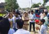 शामलीः जलालाबाद में भीम आर्मी के होर्डिंग्स फाड़े जाने पर कार्यकर्ताओं का प्रदर्शन, पुलिस से कार्रवाई की मांग