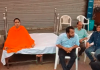 मेरठ में व्यापारी परिवार के साथ धरने पर, सड़क पर बना रहे है खाना, 90 और दुकानों पर होगी ध्वस्तीकरण की कार्रवाई