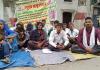 मुजफ्फरनगर: भूख हड़ताल पर परिजन, बेटे मुकुल की आत्महत्या मामले में आरोपी गिरफ्तारी की मांग