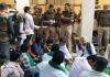 मुजफ्फरनगर में डकैती का खुलासा न होने पर भाकियू सेवक का प्रदर्शन, एसएसपी ऑफिस के बाहर धरना