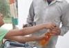 मुजफ्फरनगर में अवैध पेट्रोल बिक्री में नाबालिग बच्चों का इस्तेमाल, वायरल वीडियो से प्रशासन पर उठे सवाल