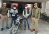 नोएडा: हाई-स्पीड मोटरसाइकिल पर मोबाइल स्नैचिंग करने वाले दो शातिर गिरफ्तार