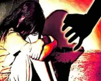 3 साल से ब्लैकमेल कर रहा था दुष्कर्मी, मुजफ्फरनगर के कुटेसरा में ग्रामीणों ने आरोपी को घर में घुसते ही दबोचा