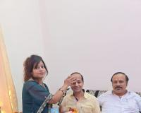 देवबंद में भाई दूज पर भाईयों ने बहनों से कराया मंगल तिलक, सड़कों पर रही भारी भीड़