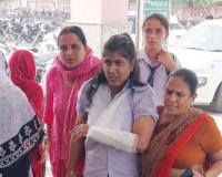 शामली: तेज रफ्तार बाइक सवार ने छात्रा को मारी टक्कर, हाथ की हड्डी टूटी