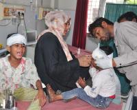 शामली में तेज रफ्तार बाइक सवार ने परिवार की बाइक में मारी टक्कर, चार बच्चों सहित पिता गंभीर रूप से घायल
