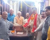 शामलीः व्यापार मंडल ने चोरी के मामलों का खुलासा करने पर कोतवाली प्रभारी सचिन शर्मा को किया सम्मानित