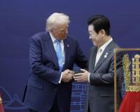 साउथ कोरिया में ‘शांतिदूत’ ट्रंप को स्वर्ण ताज और ‘ग्रैंड ऑर्डर ऑफ मुगुंगवा’ से सम्मानित किया गया