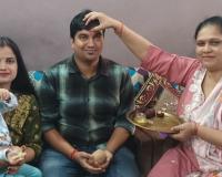 सहारनपुर में भैया दूज की परंपरागत झलक, जिला कारागार में भी बहनों ने भाइयों को तिलक लगाकर मनाया पर्व