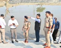सहारनपुर: जिलाधिकारी व एसएसपी ने छठ पूजा से पहले मानकमऊ घाट का निरीक्षण कर सुरक्षा व व्यवस्थाओं के दिए निर्देश