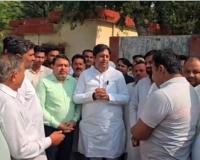 मोरना चीनी मिल विस्तार में देरी पर किसानों का फूटा गुस्सा, सांसद चंदन चौहान का काफिला रोका