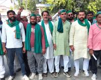 सहारनपुर में किसानों का प्रदर्शन, भाकियू (रक्षक) ने डीएम को सौंपा ज्ञापन