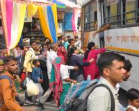 शामली में भैयादूज पर बसों में भारी भीड़, डग्गामार वाहनों ने वसूला मनमाना किराया