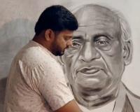 युवा कलाकार की अनूठी क्रिएटिविटी ने जीता मन: कोयले से उकेरी सरदार पटेल की भव्य छवि; अमरोहा में बनी चर्चा का केंद्र