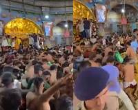 गुजरात के डाकोर जी मंदिर में अनोखी परंपरा - मंदिर खुलते ही भक्तों ने लूटा 3000 किलो प्रसाद, 10 मिनट में खत्म हुआ ‘अन्नकूट’!