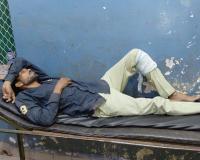 बांदा में पुलिस मुठभेड़ के बाद दो शातिर चोर गिरफ्तार, एक घायल