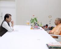 मेरठ में सेंट्रल मार्केट की 90 दुकानों का ध्वस्तीकरण रुका, सांसद अरुण गोविल ने CM योगी से बात कर धरना खत्म कराया