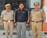 मेरठ में पुलिस ने हत्या के फरार 25 हजार के इनामी हारून को किया गिरफ्तार