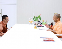 विनीत शारदा ने सीएम योगी से की मुलाकात, बोले– टूटी दुकानों वाले व्यापारियों को मिले आर्थिक मदद